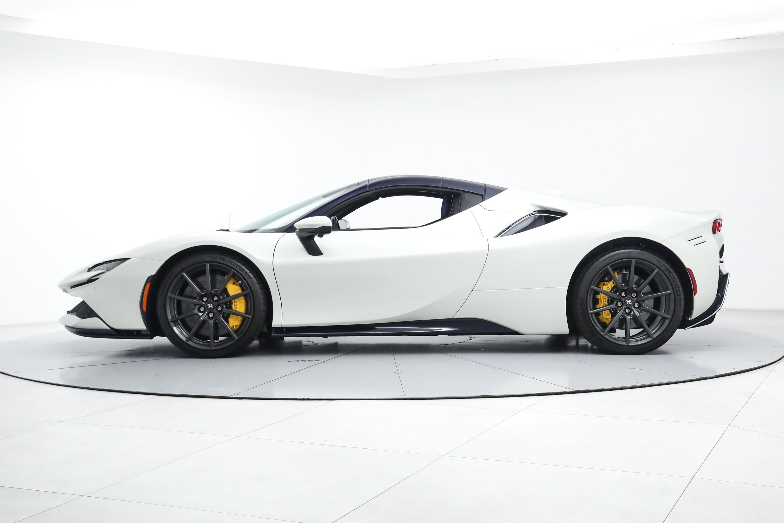 Certified 2022 Ferrari SF90 Spider AWD/4WD image 7