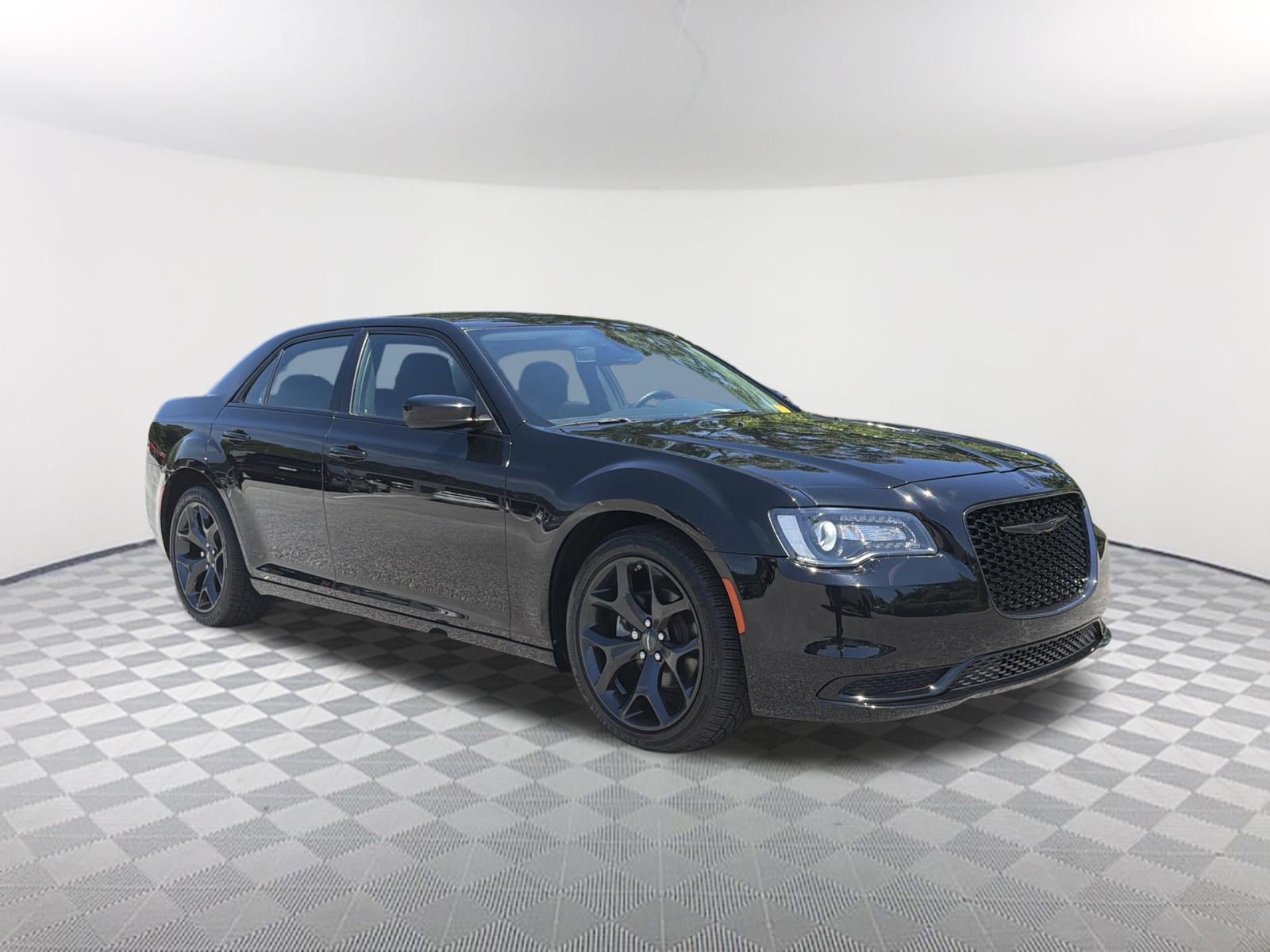 Used 2022 Chrysler 300 Touring w/ Sport Appearance Package RWD image 8