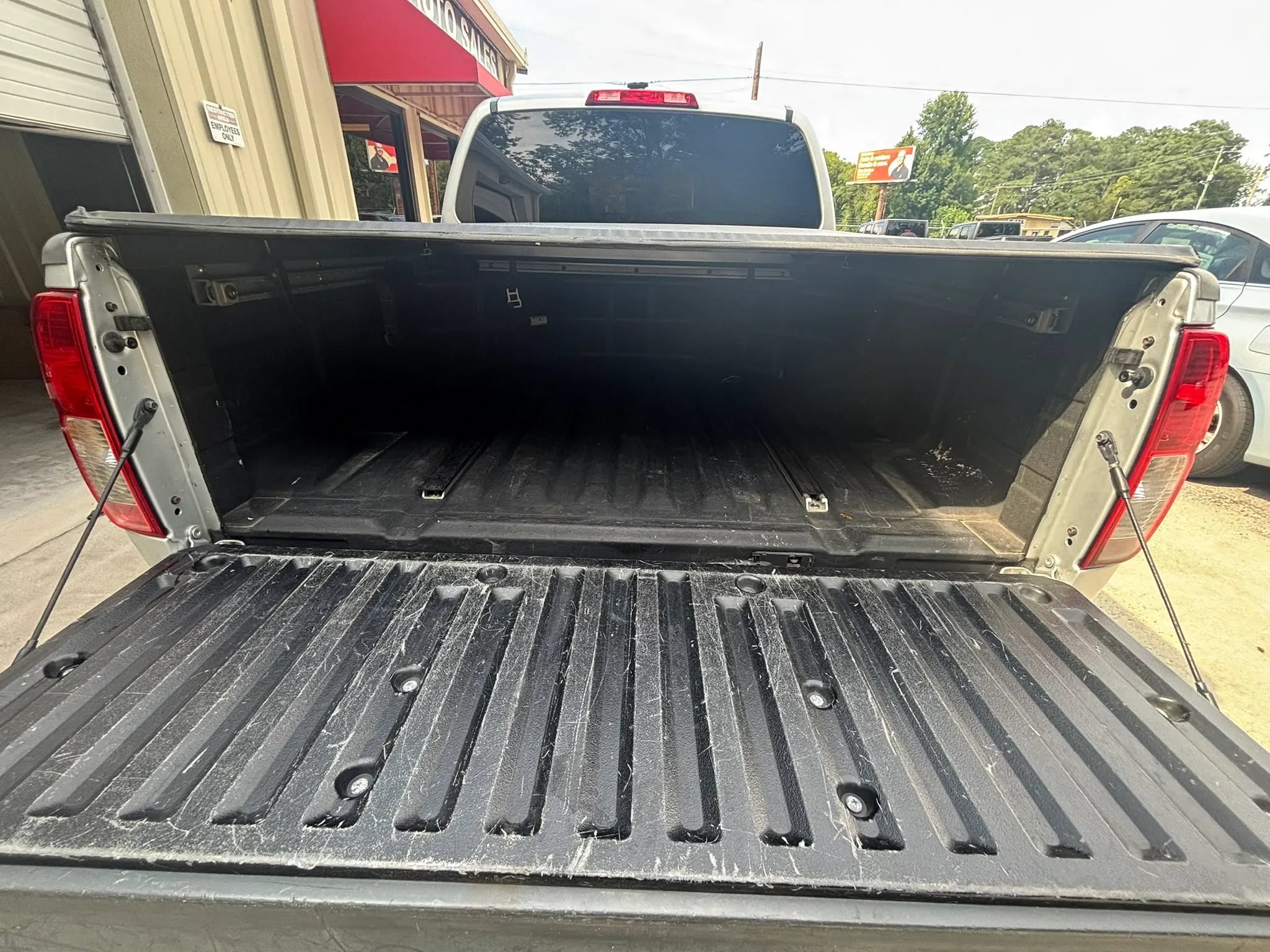 Used 2013 Nissan Frontier SV w/ SV Value Truck Pkg RWD image 8