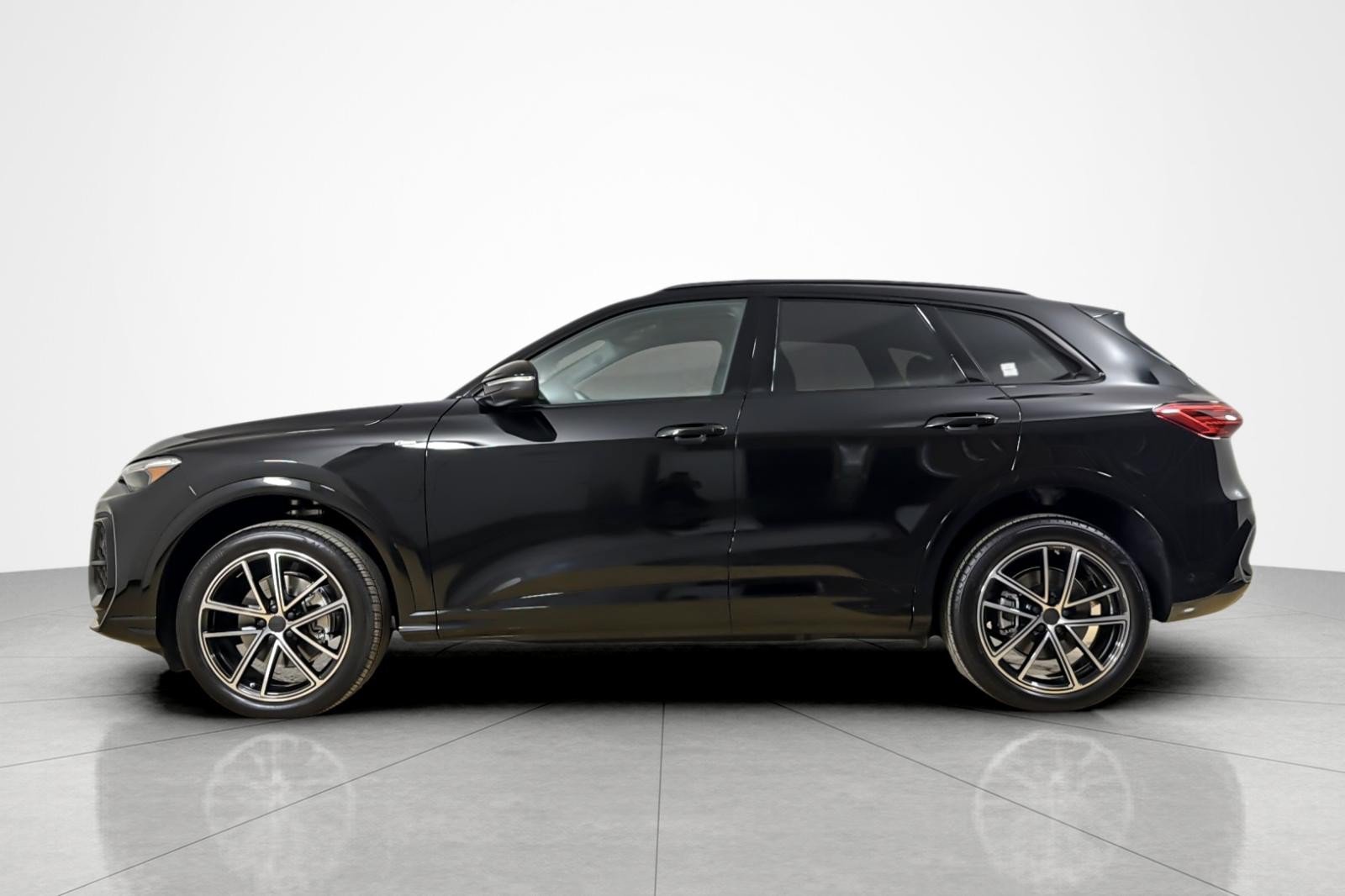 Used 2026 Audi Q5 Premium Plus w/ Premium Plus AWD/4WD image 2