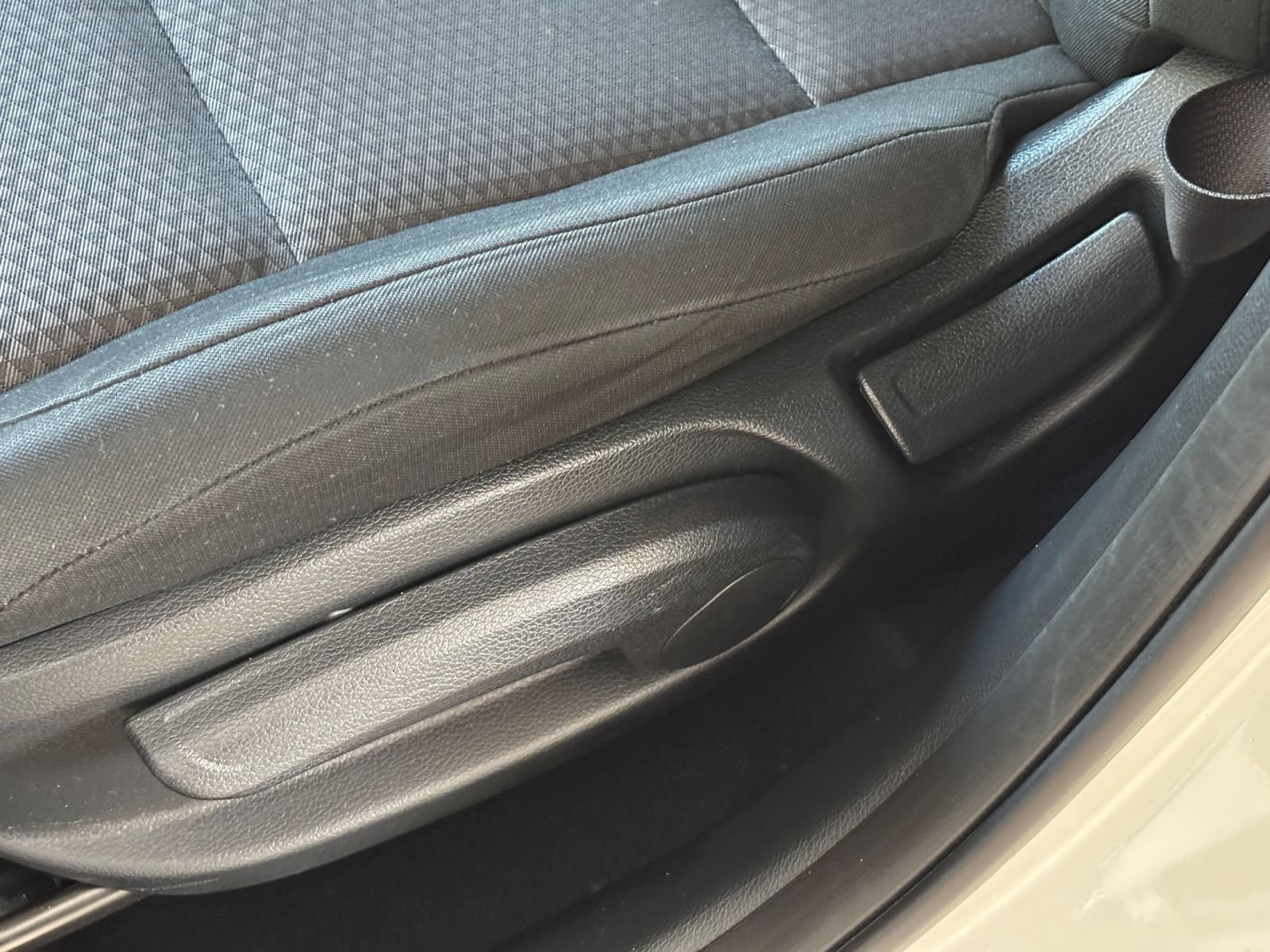 Used 2025 Kia Soul LX w/ LX Technology Package FWD image 22