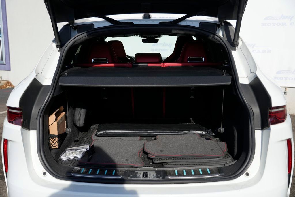 Used 2022 Jaguar F-PACE SVR image 15