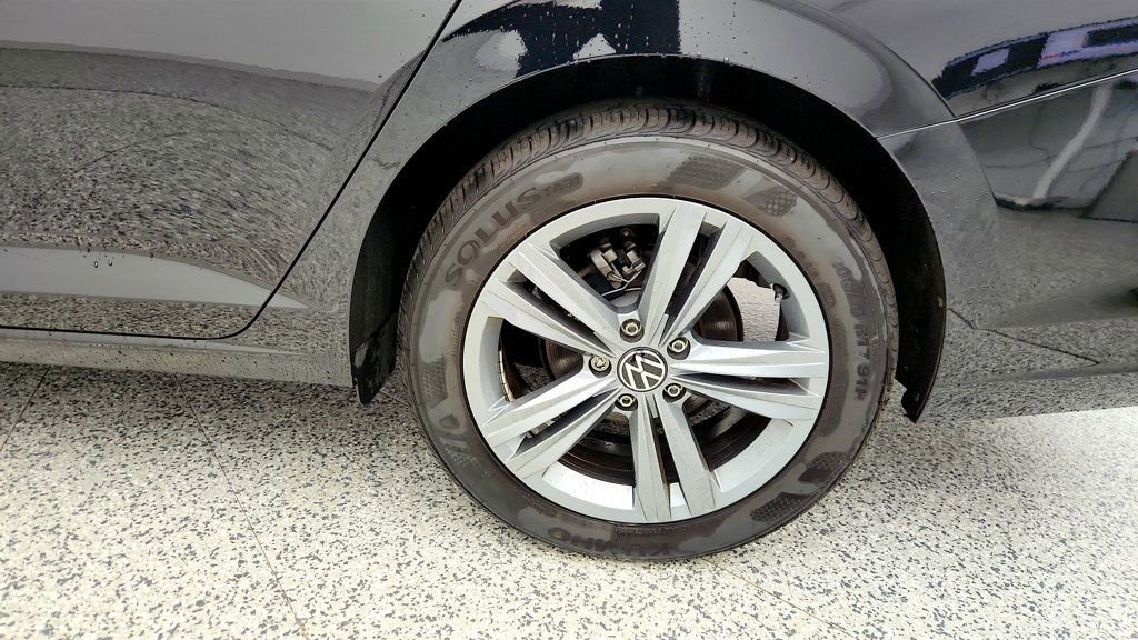 Used 2023 Volkswagen Jetta SE w/ Panoramic Sunroof Package image 9