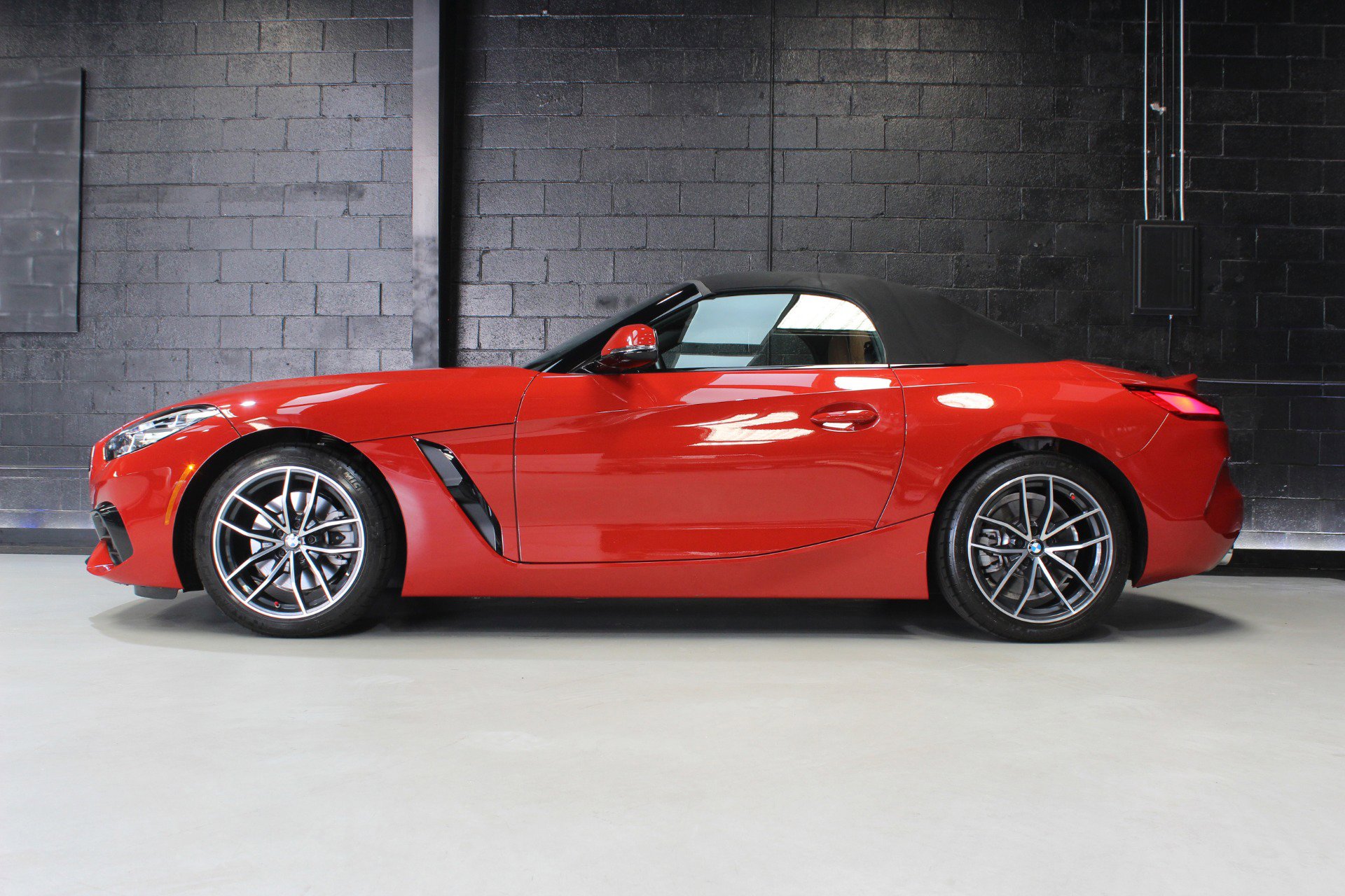 Used 2022 BMW Z4 sDrive30i w/ Driving Assistance Package image 4
