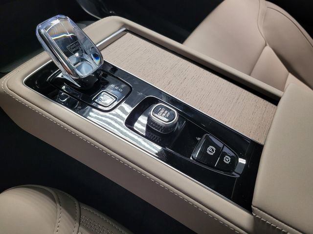 New 2026 Volvo XC90 B6 Plus w/ Protection Package Premier AWD/4WD image 19
