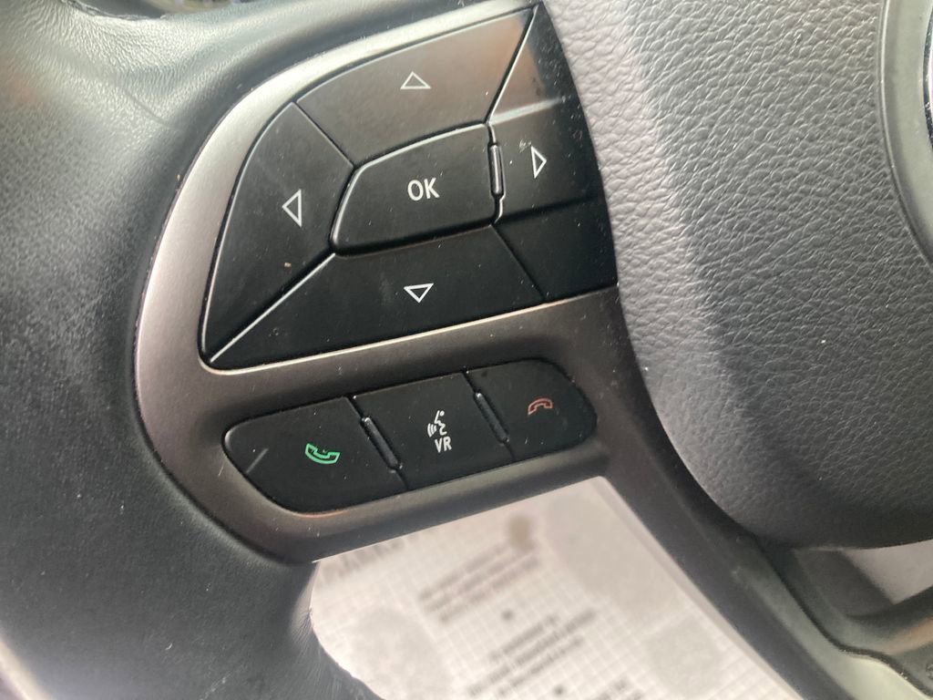 Used 2019 Jeep Cherokee Limited image 36