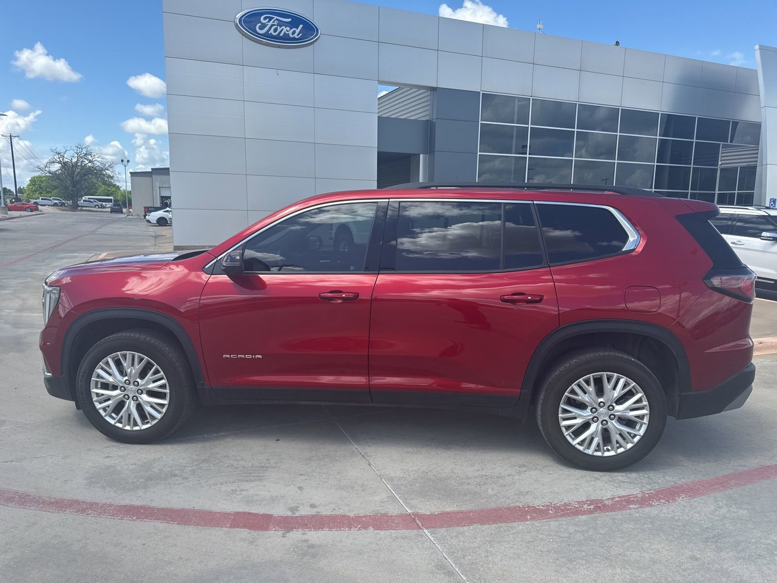 Used 2024 GMC Acadia Elevation image 8