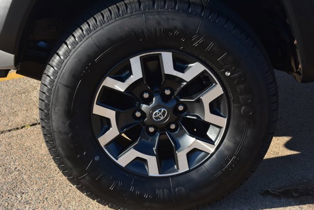 Used 2023 Toyota Tacoma TRD Off-Road image 10