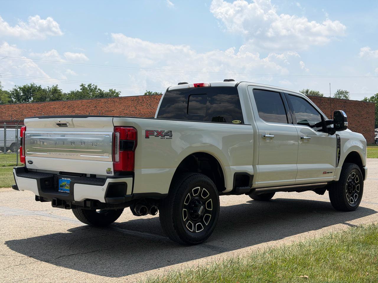 Used 2023 Ford F350 Platinum w/ FX4 Off-Road Package AWD/4WD image 6