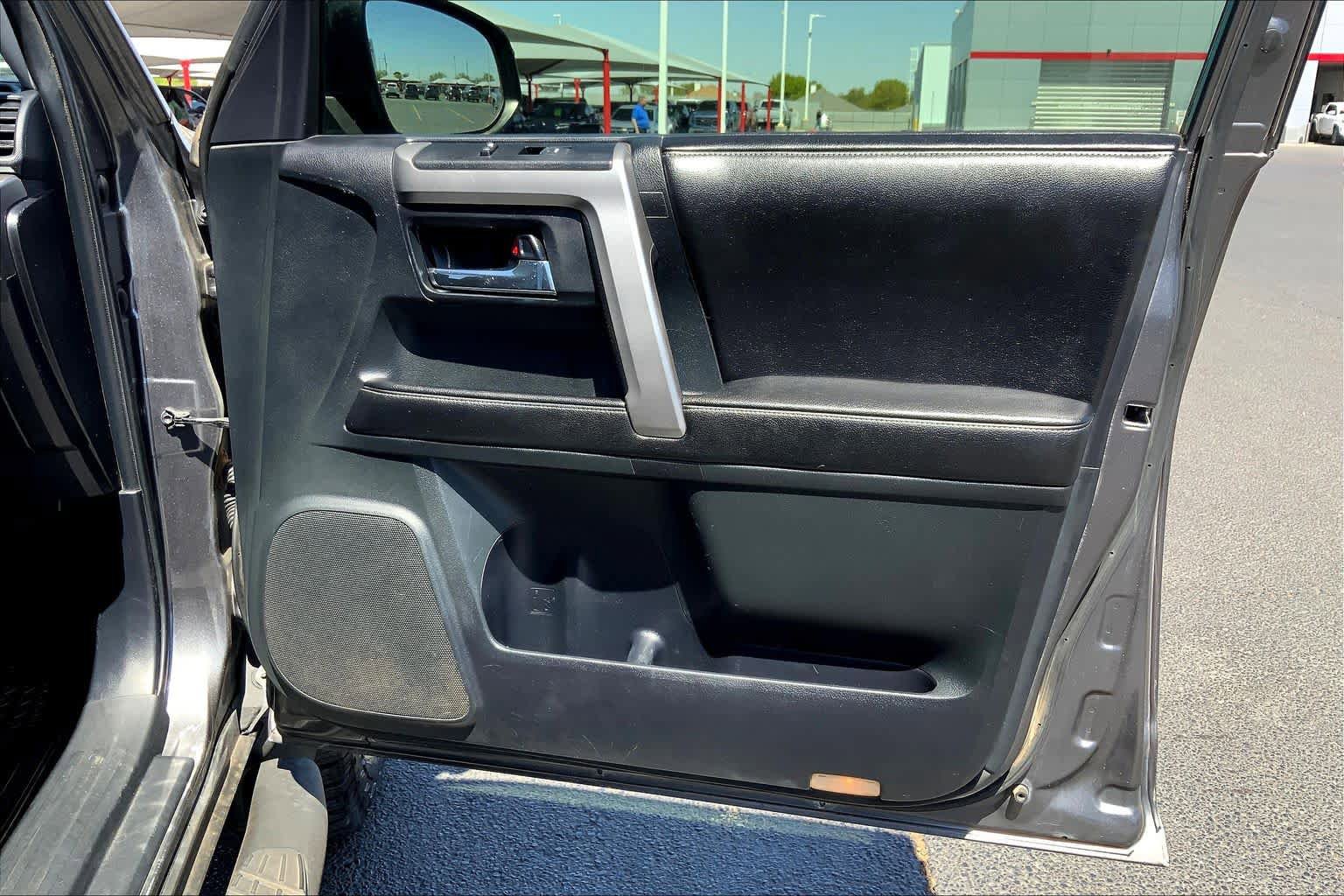 Used 2015 Toyota 4Runner SR5 AWD/4WD image 22