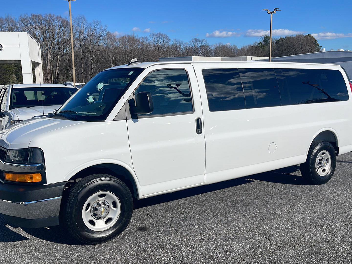 Used 2025 Chevrolet Express 3500 LT w/ LT Preferred Equipment Group RWD image 2