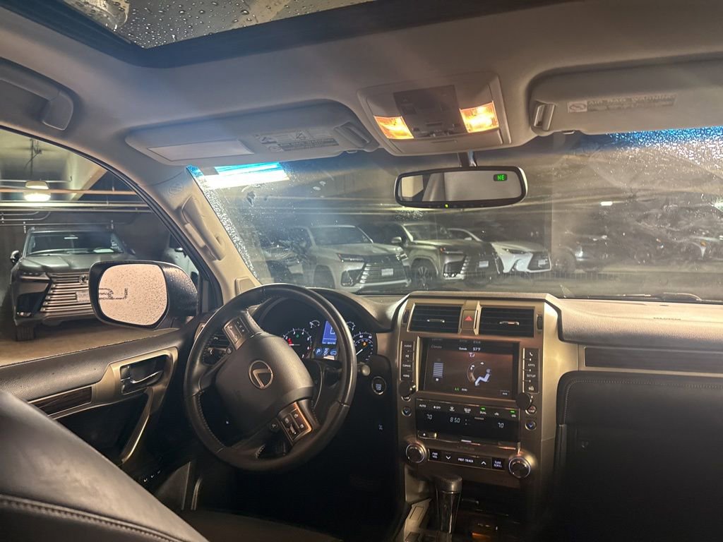 Used 2015 Lexus GX 460 image 8