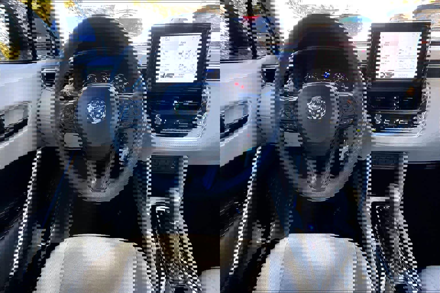 Used 2023 Toyota Corolla Cross L image 6