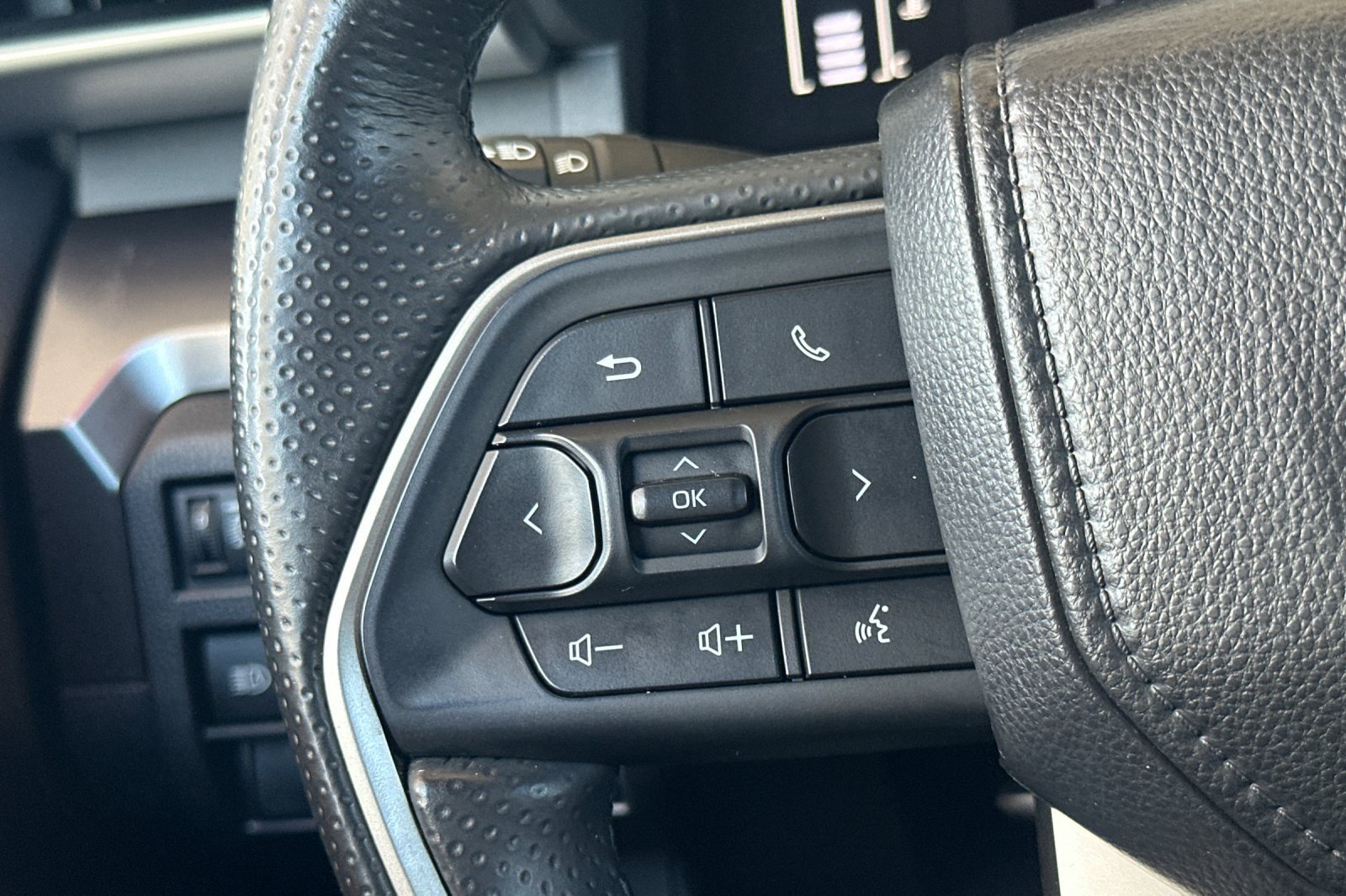 Certified 2025 Toyota 4Runner SR5 AWD/4WD image 28