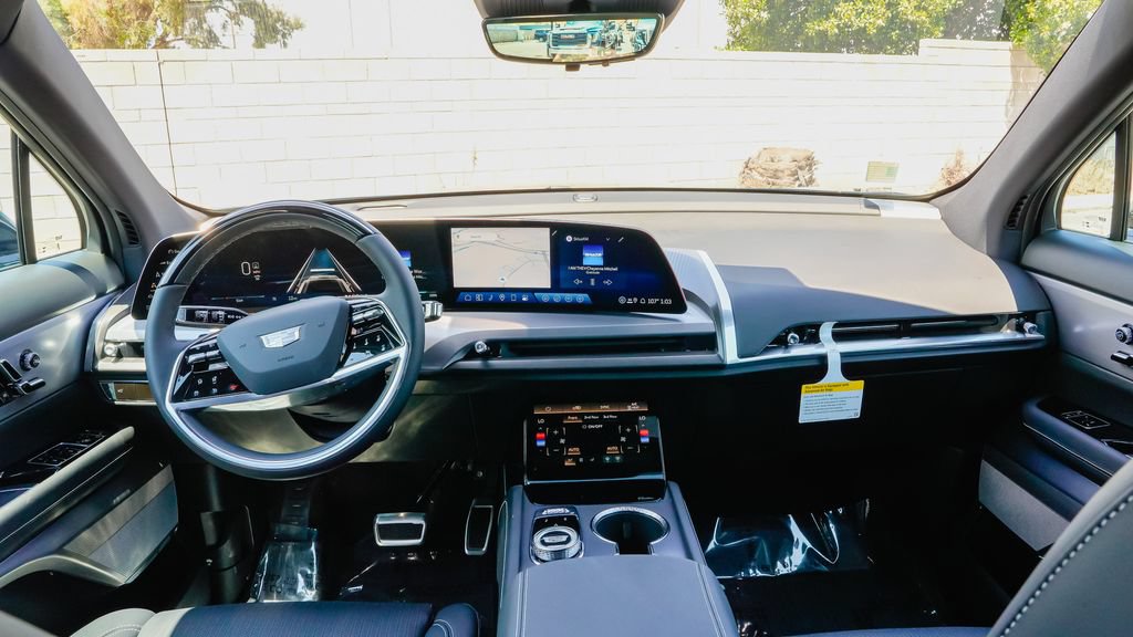 New 2027 Cadillac Vistiq Luxury w/ LPO, Floor Liner Package AWD/4WD image 10
