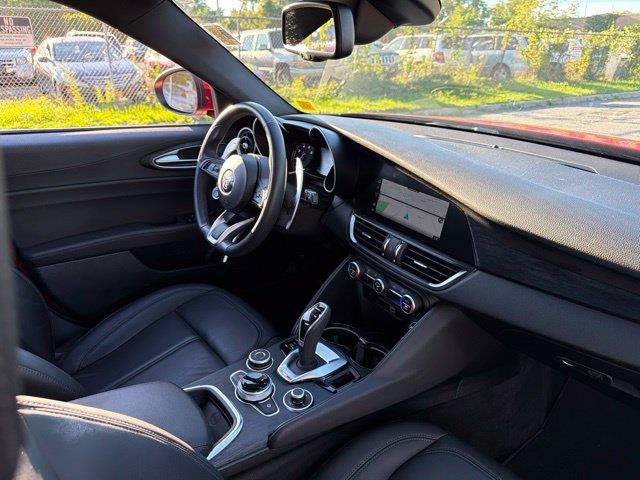 Used 2023 Alfa Romeo Giulia Sprint AWD/4WD image 12