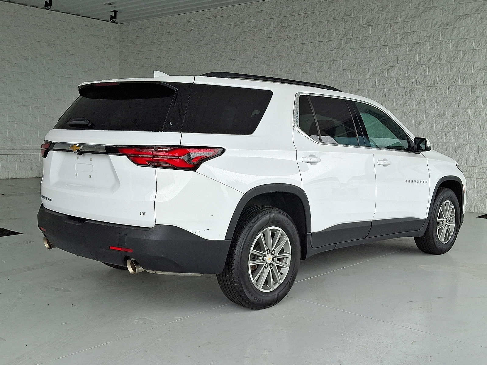 Used 2023 Chevrolet Traverse LT AWD/4WD image 6