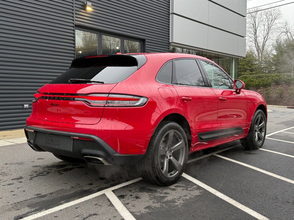 Certified 2025 Porsche Macan image 7