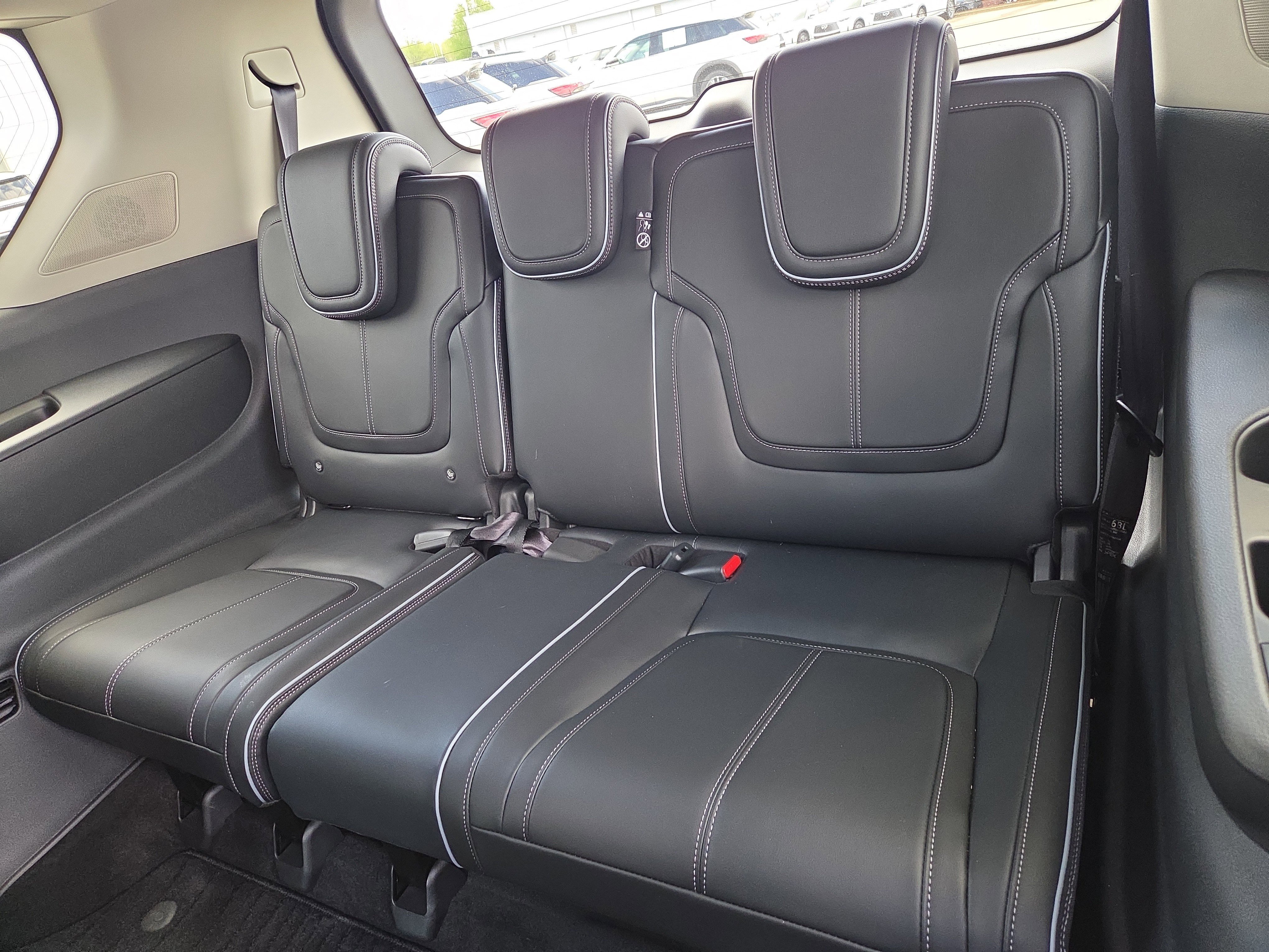 Used 2025 INFINITI QX80 Sensory image 9