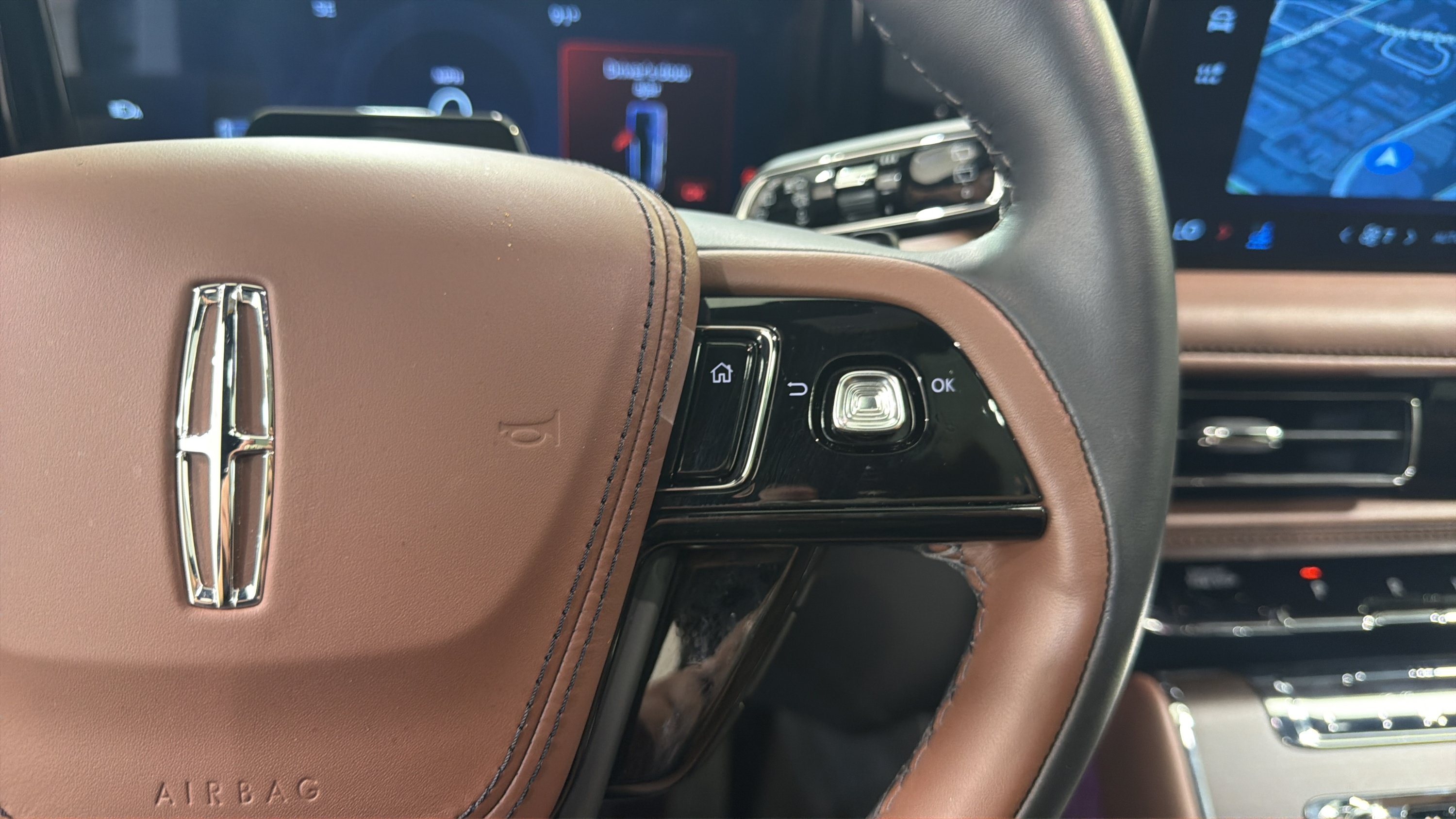 Used 2026 Lincoln Aviator Reserve AWD/4WD image 13