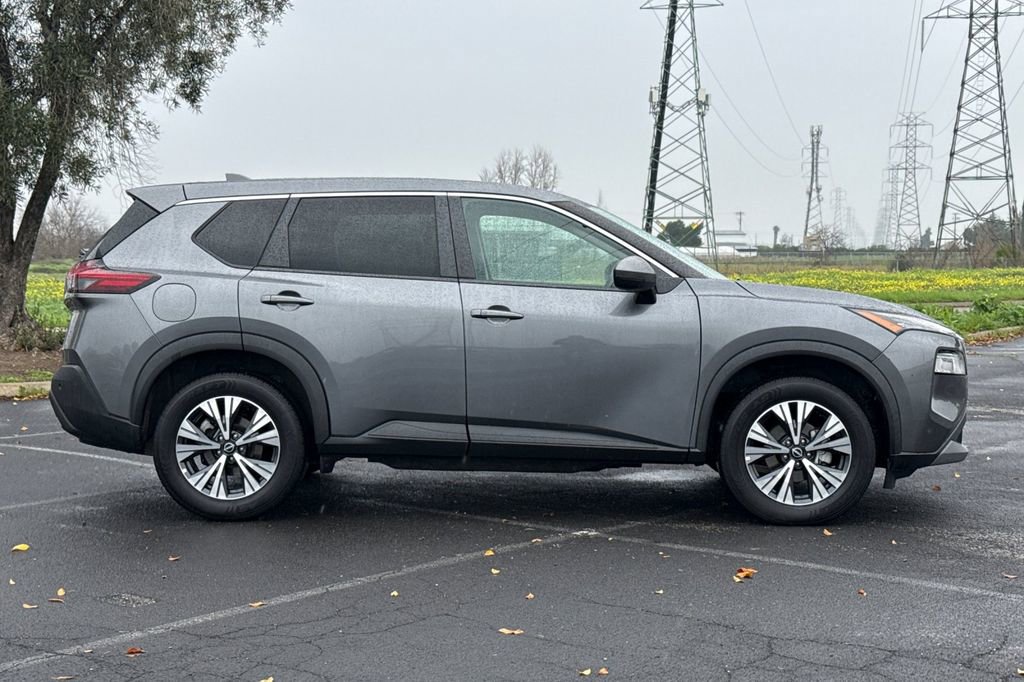 Used 2022 Nissan Rogue SV image 3
