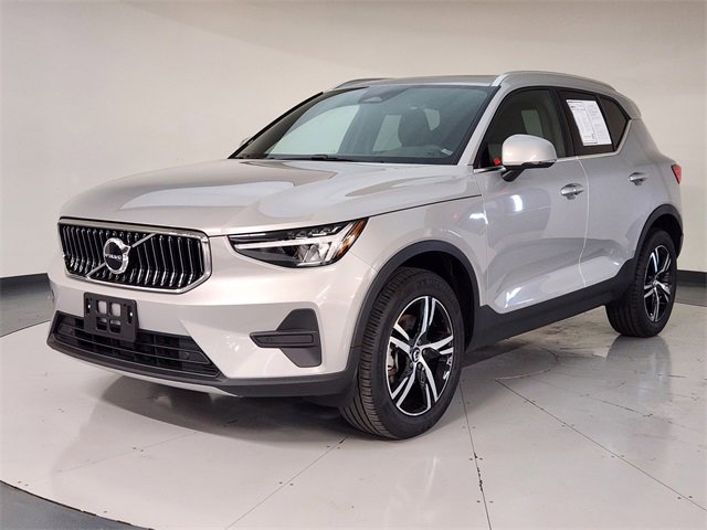 Used 2025 Volvo XC40 B5 Core