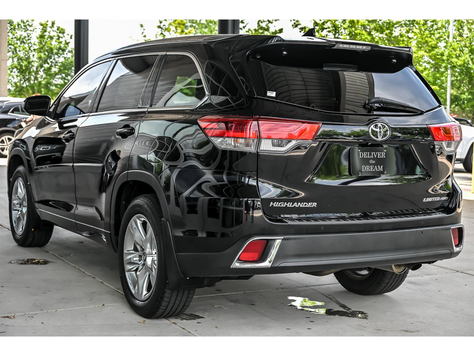 Used 2017 Toyota Highlander Limited w/ Protection Package #3 AWD/4WD image 6