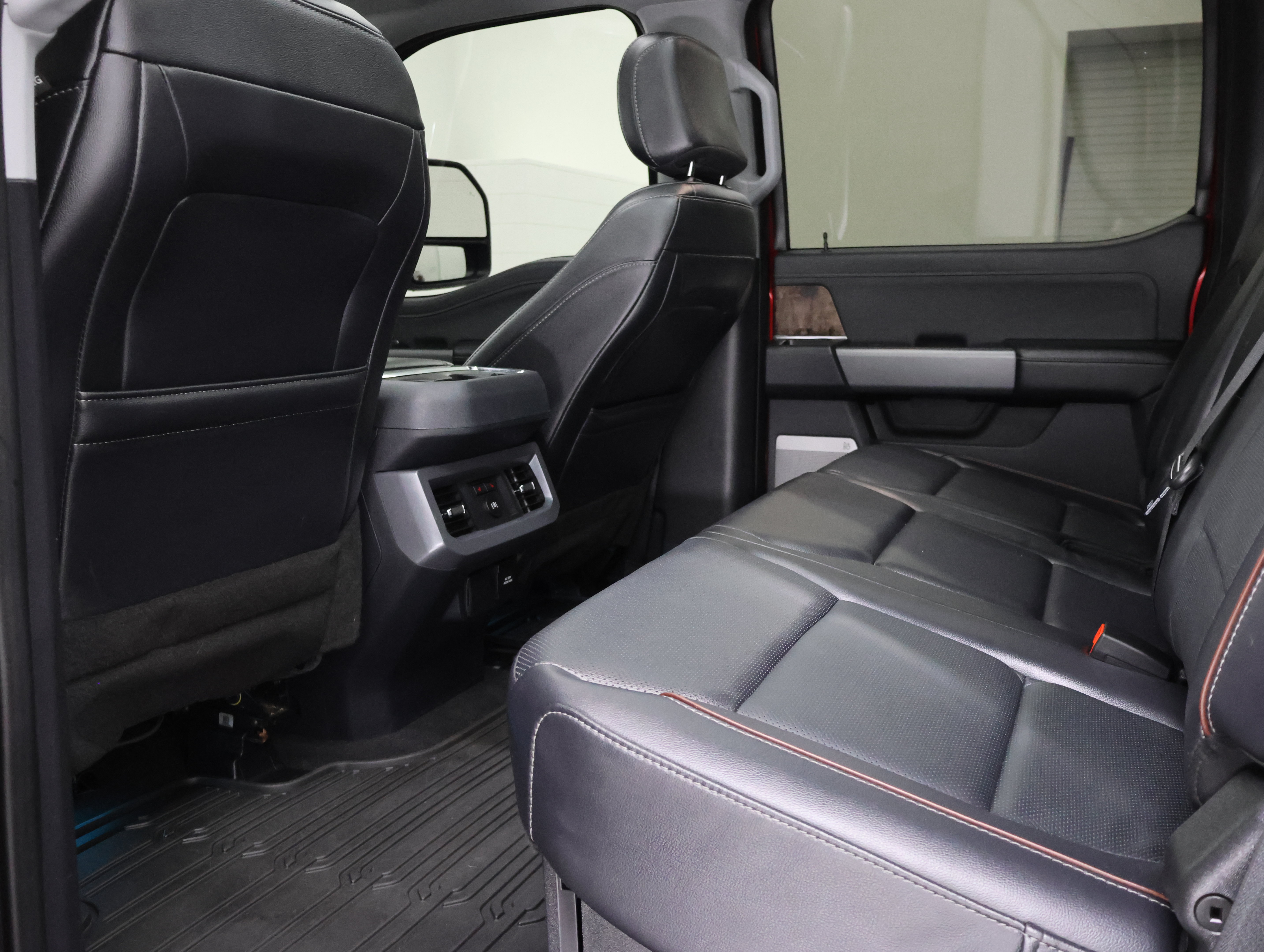 Used 2024 Ford F350 Lariat w/ Lariat Ultimate Package AWD/4WD image 40