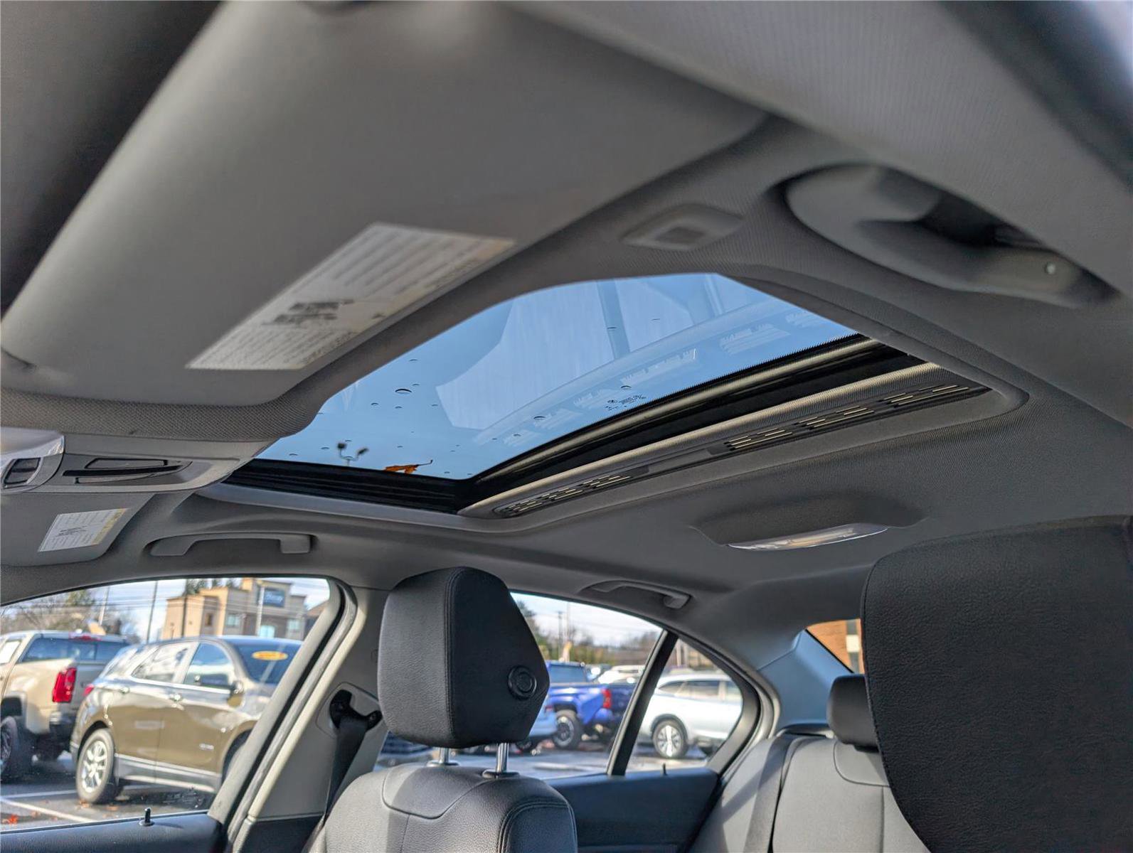 Used 2017 BMW 320i Sedan image 30