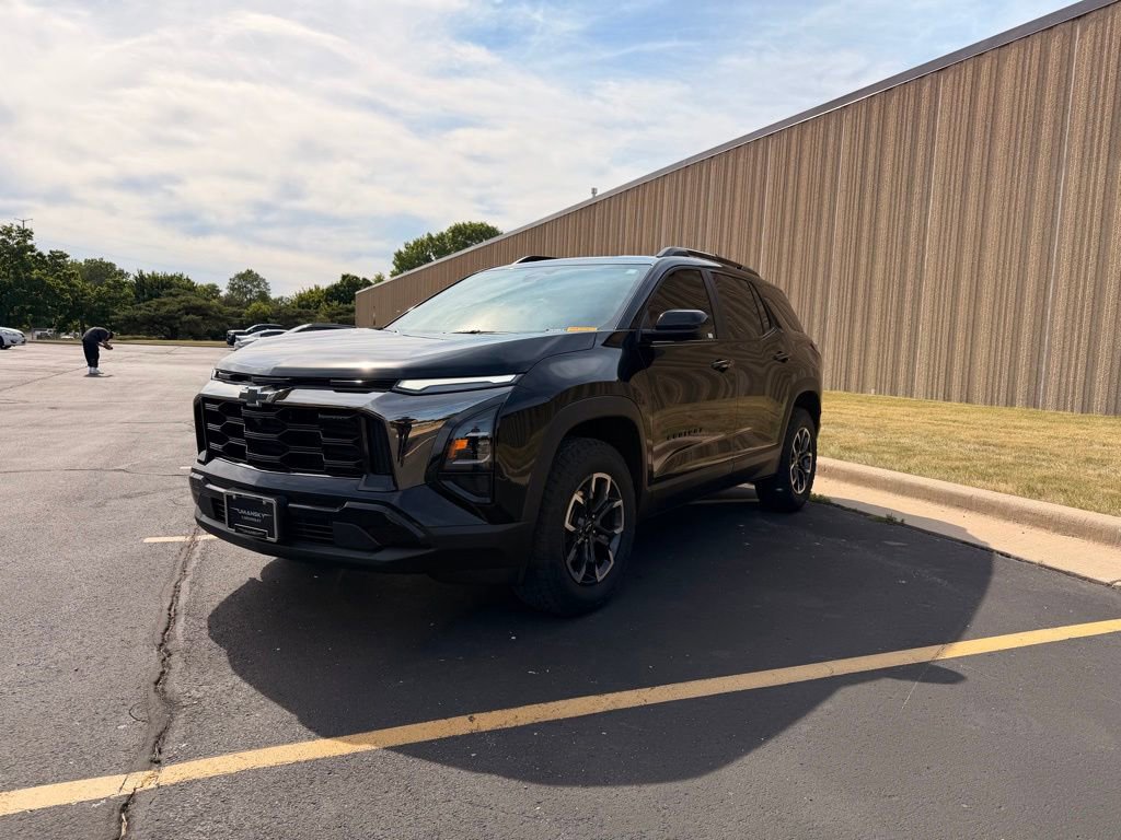 Used 2025 Chevrolet Equinox ACTIV AWD/4WD image 4