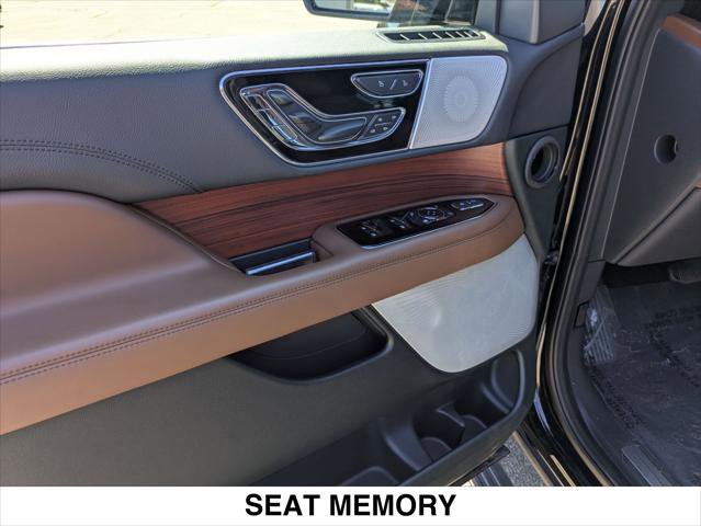 Used 2024 Lincoln Navigator Reserve AWD/4WD image 10