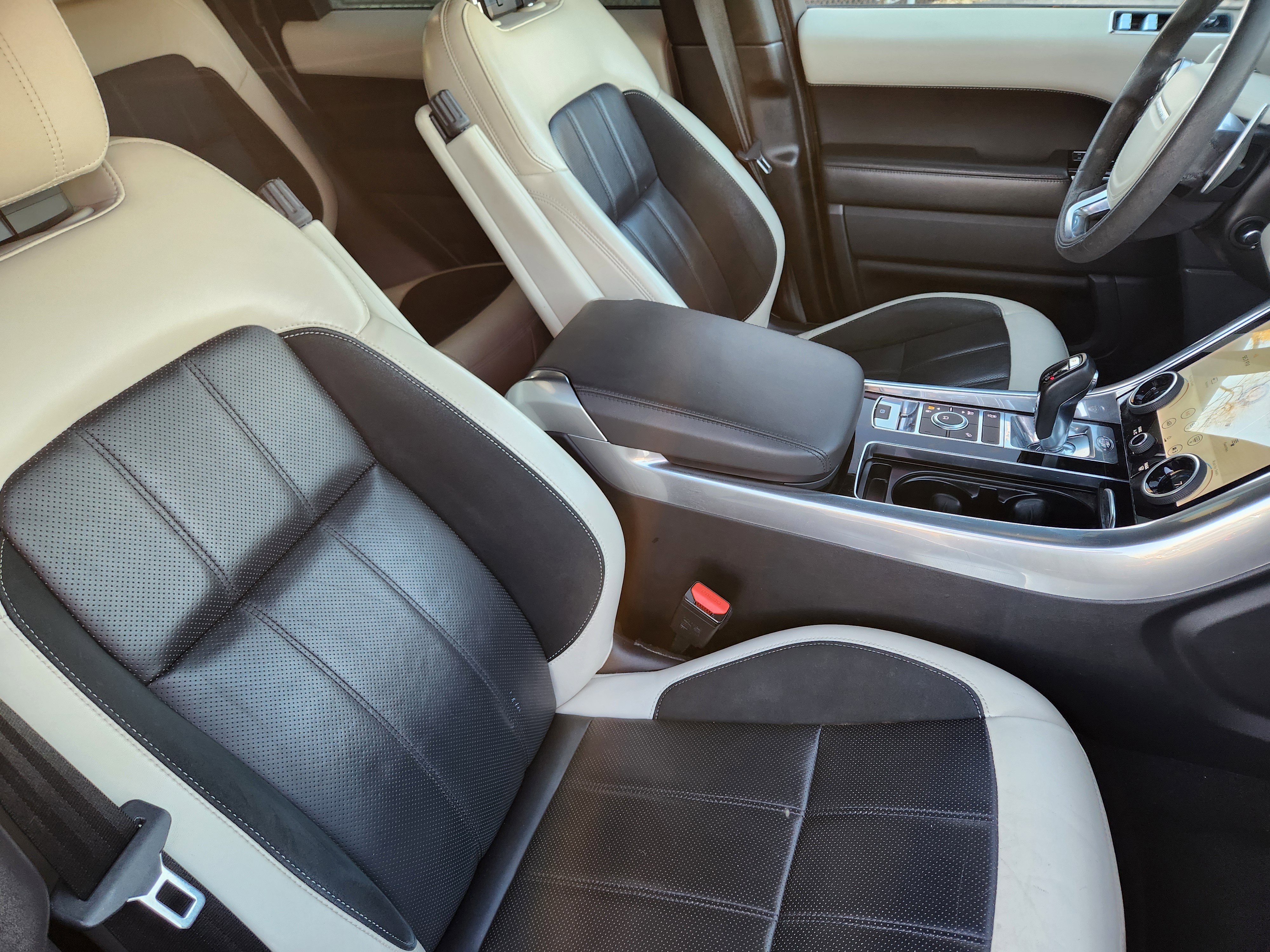 Used 2020 Land Rover Range Rover Sport HST image 25