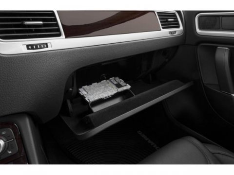 Used 2015 Volkswagen Touareg Lux image 16