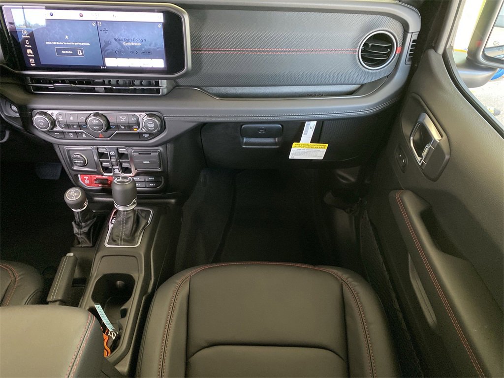 New 2025 Jeep Wrangler Unlimited Rubicon image 17
