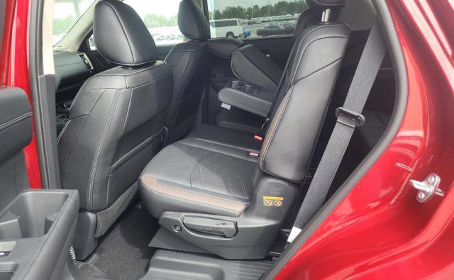 Used 2025 Nissan Pathfinder Platinum w/ Cargo Package image 4
