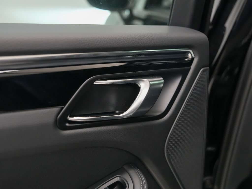 New 2026 Porsche Macan Turbo AWD/4WD image 15