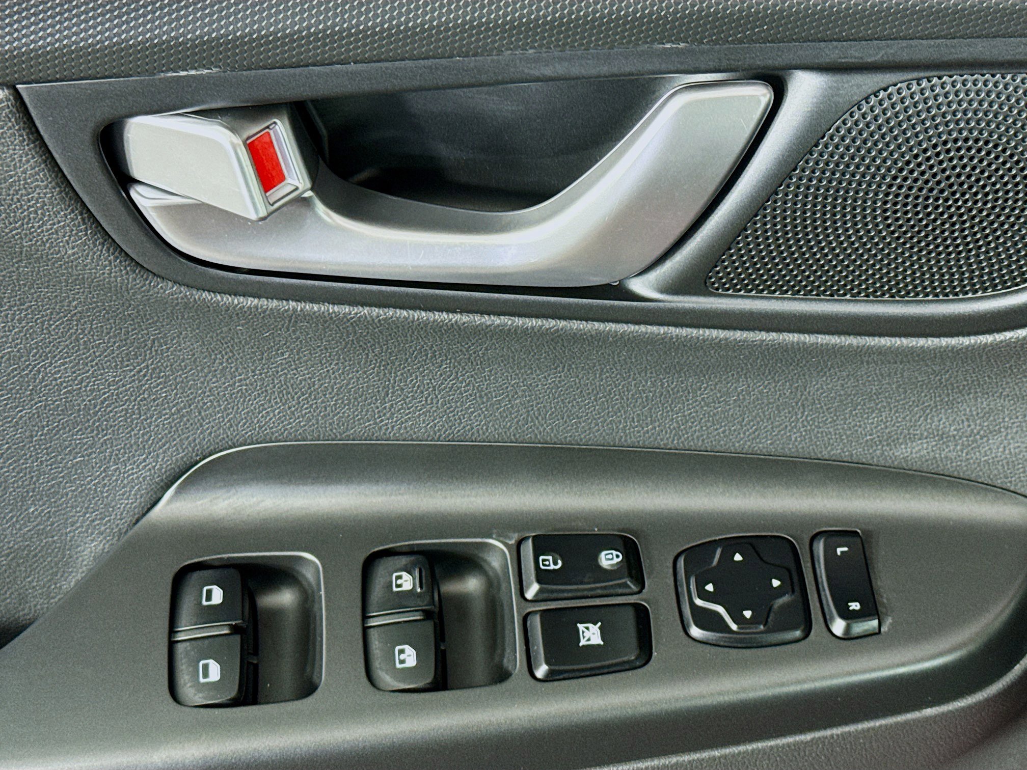 Used 2022 Hyundai Kona Limited image 40