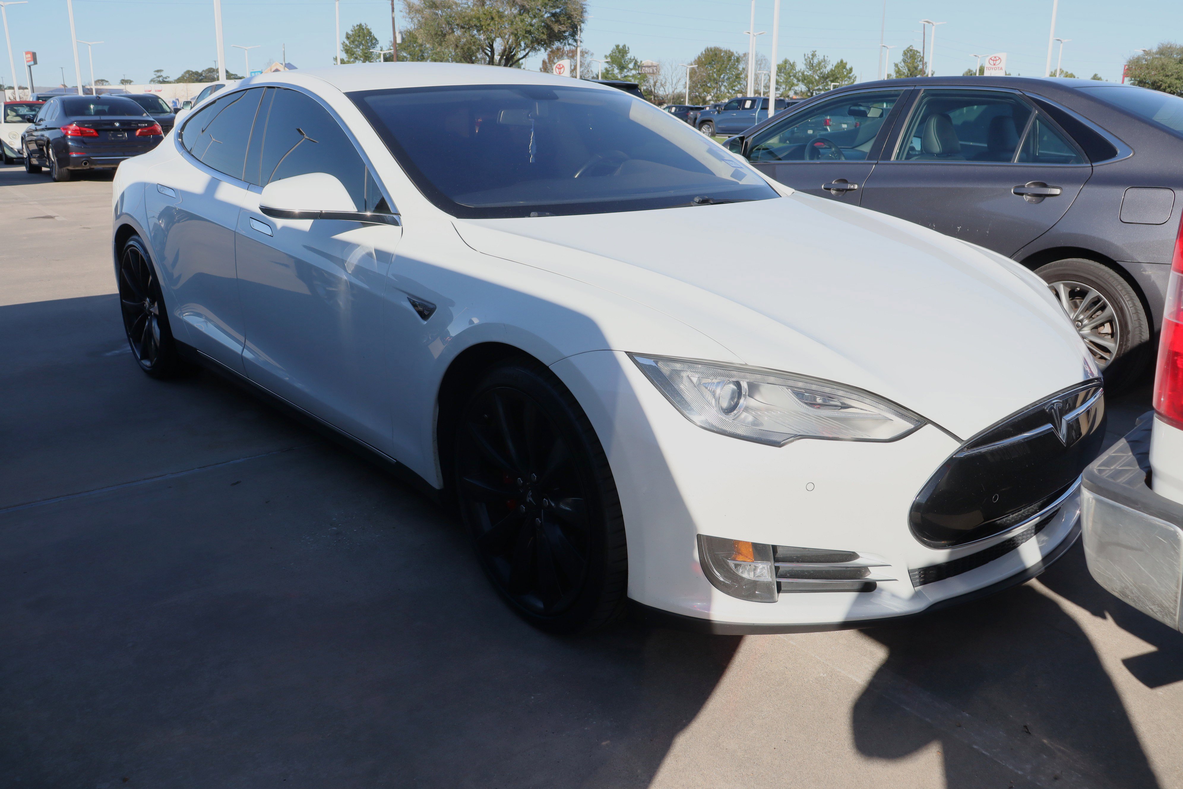 Used 2014 Tesla Model S P85 image 2