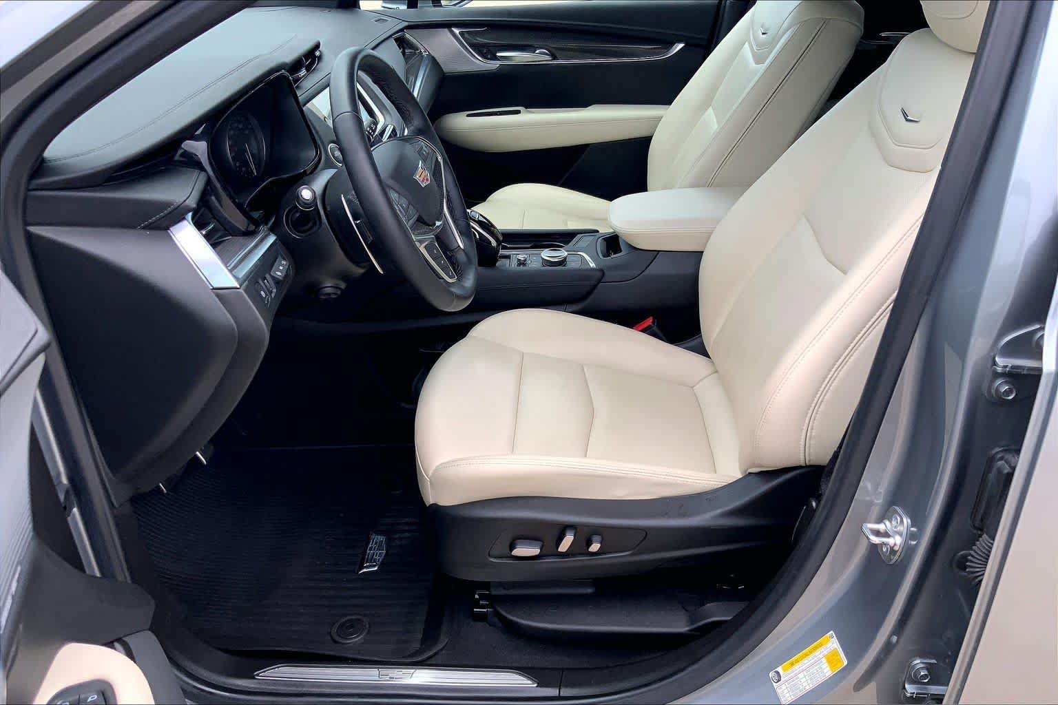 Used 2024 Cadillac XT5 Sportv w/ Technology Package AWD/4WD image 8