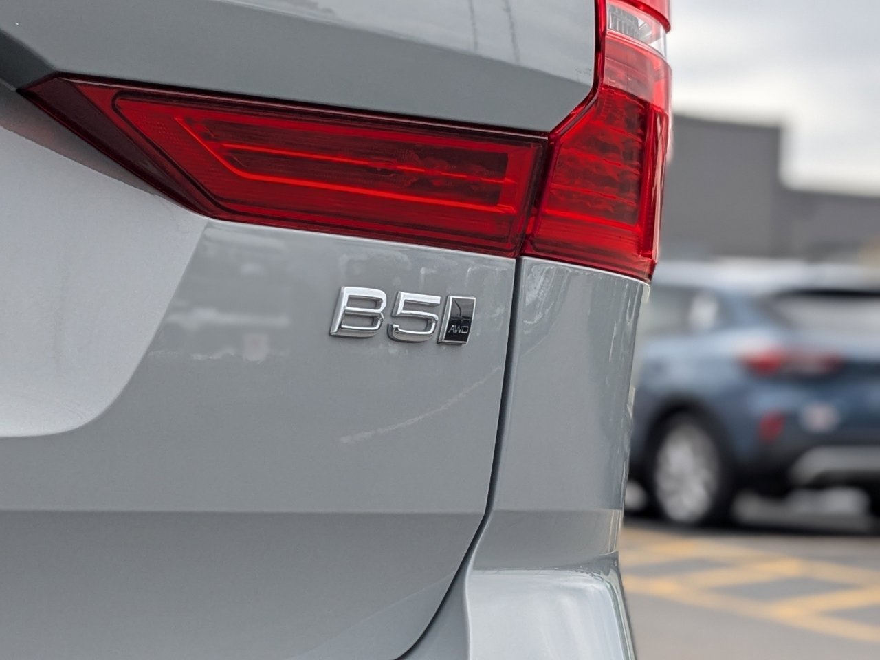 Used 2024 Volvo XC60 B5 Plus image 12