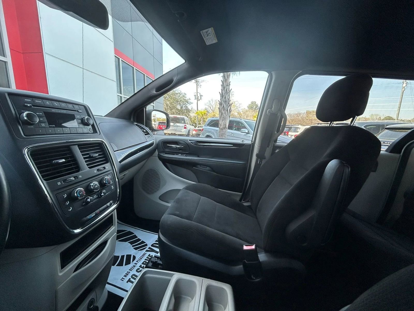 Used 2016 Dodge Grand Caravan SE image 14