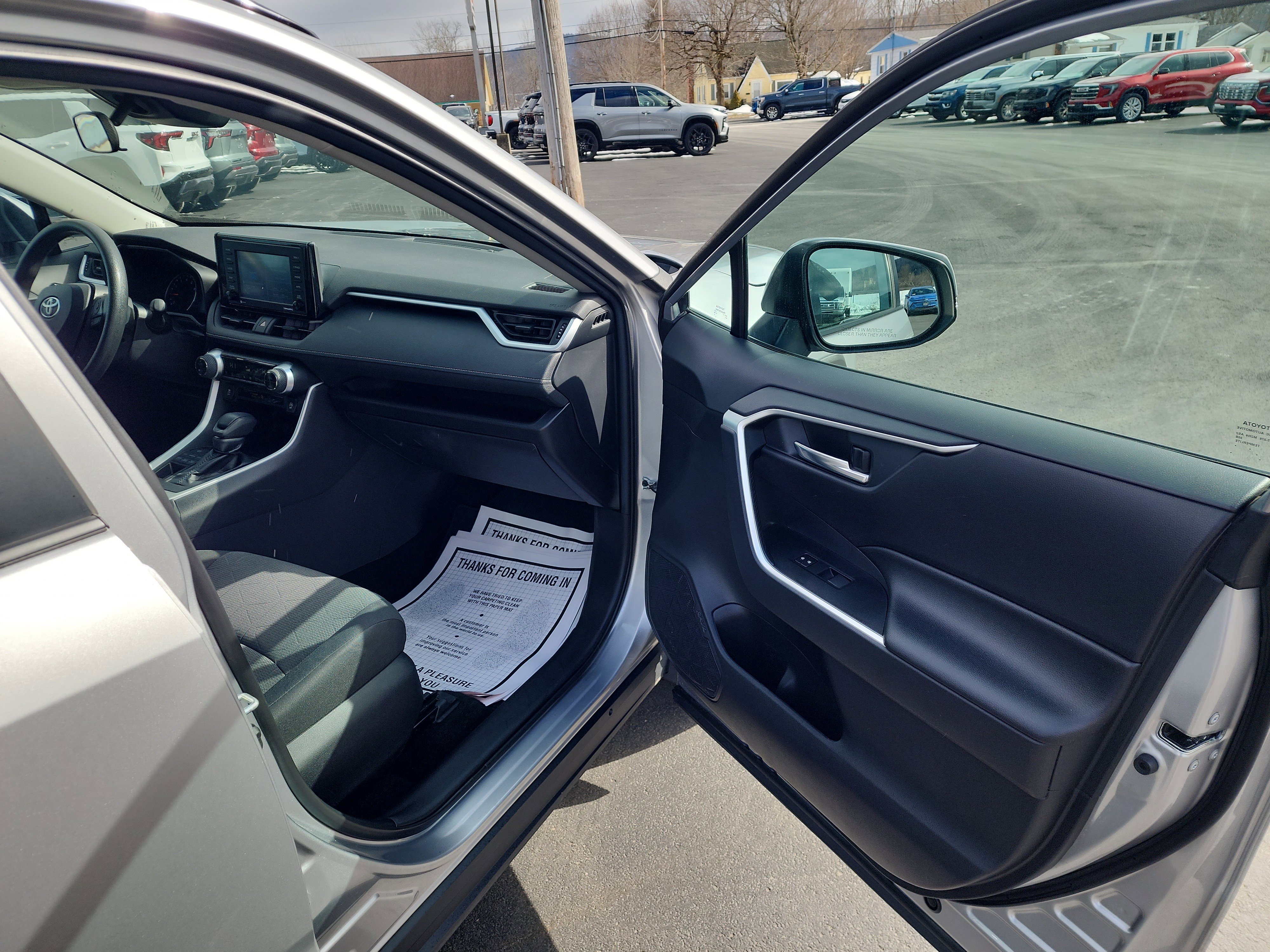 Used 2020 Toyota RAV4 XLE w/ Carpet Mat Package image 30