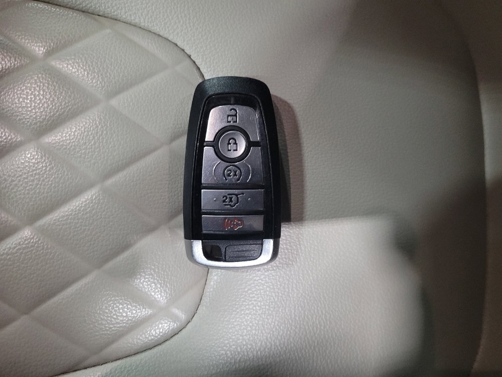 Used 2024 Ford Edge Titanium image 32