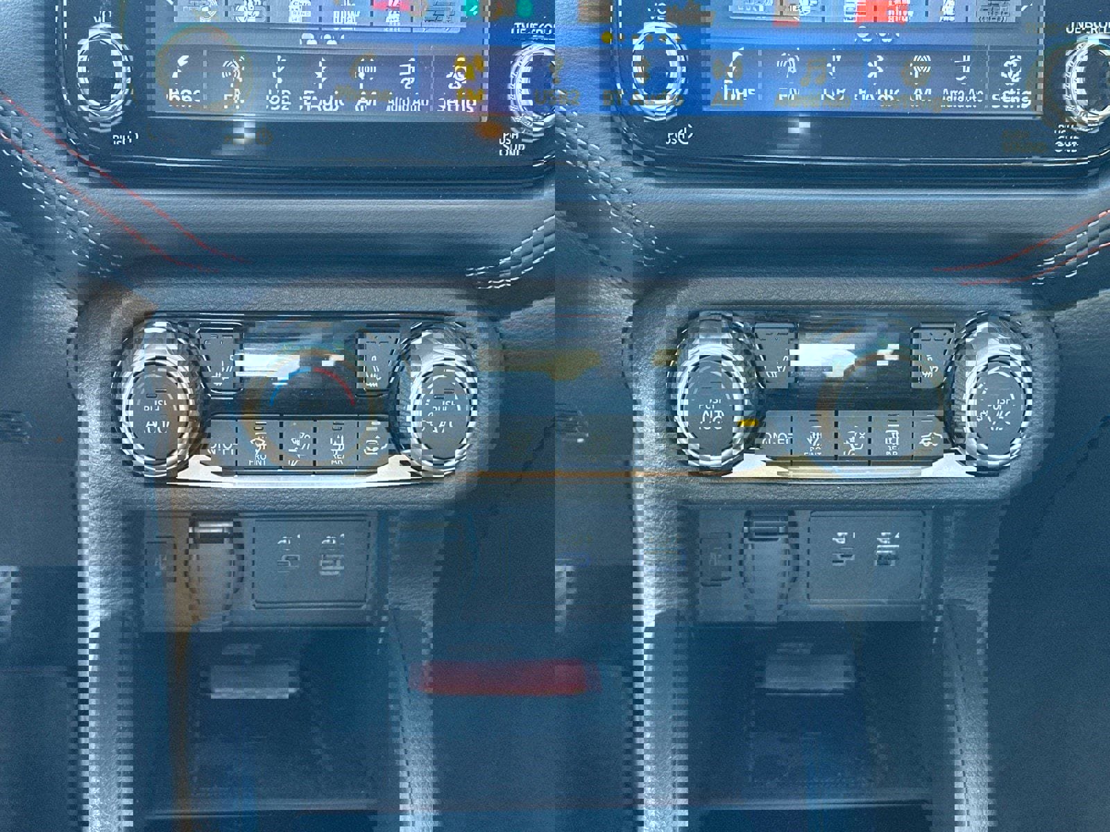 Used 2024 Nissan Versa SR image 29