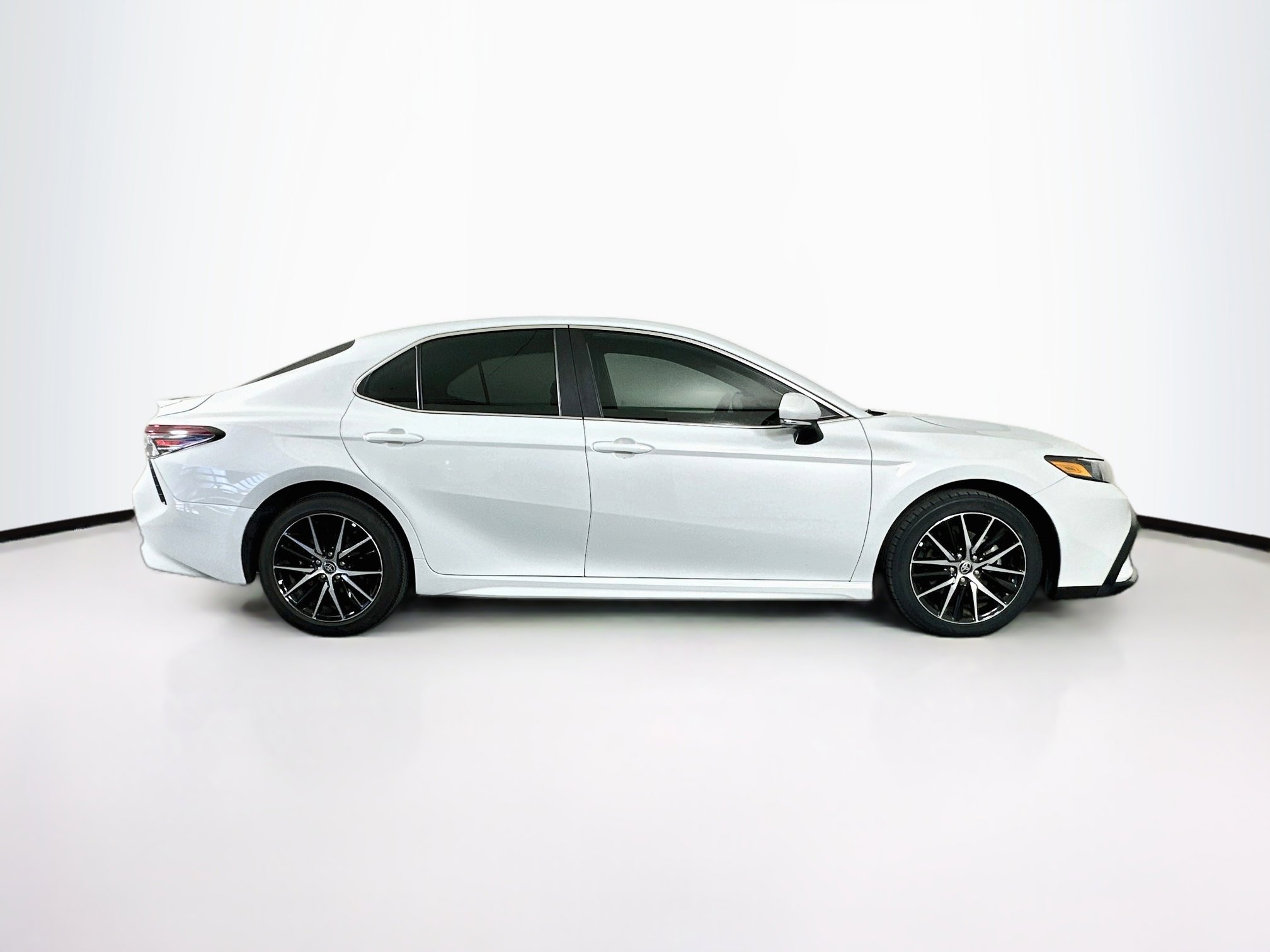 Used 2024 Toyota Camry SE FWD image 10