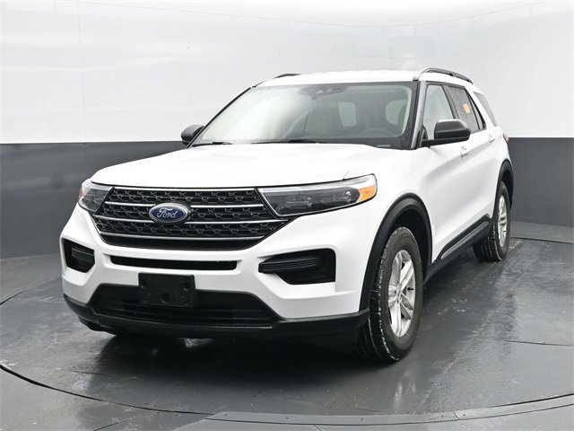 Used 2024 Ford Explorer XLT image 2