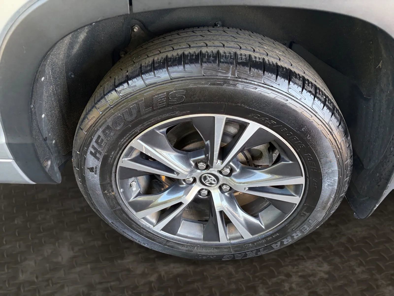 Used 2018 Toyota Highlander LE AWD/4WD image 36