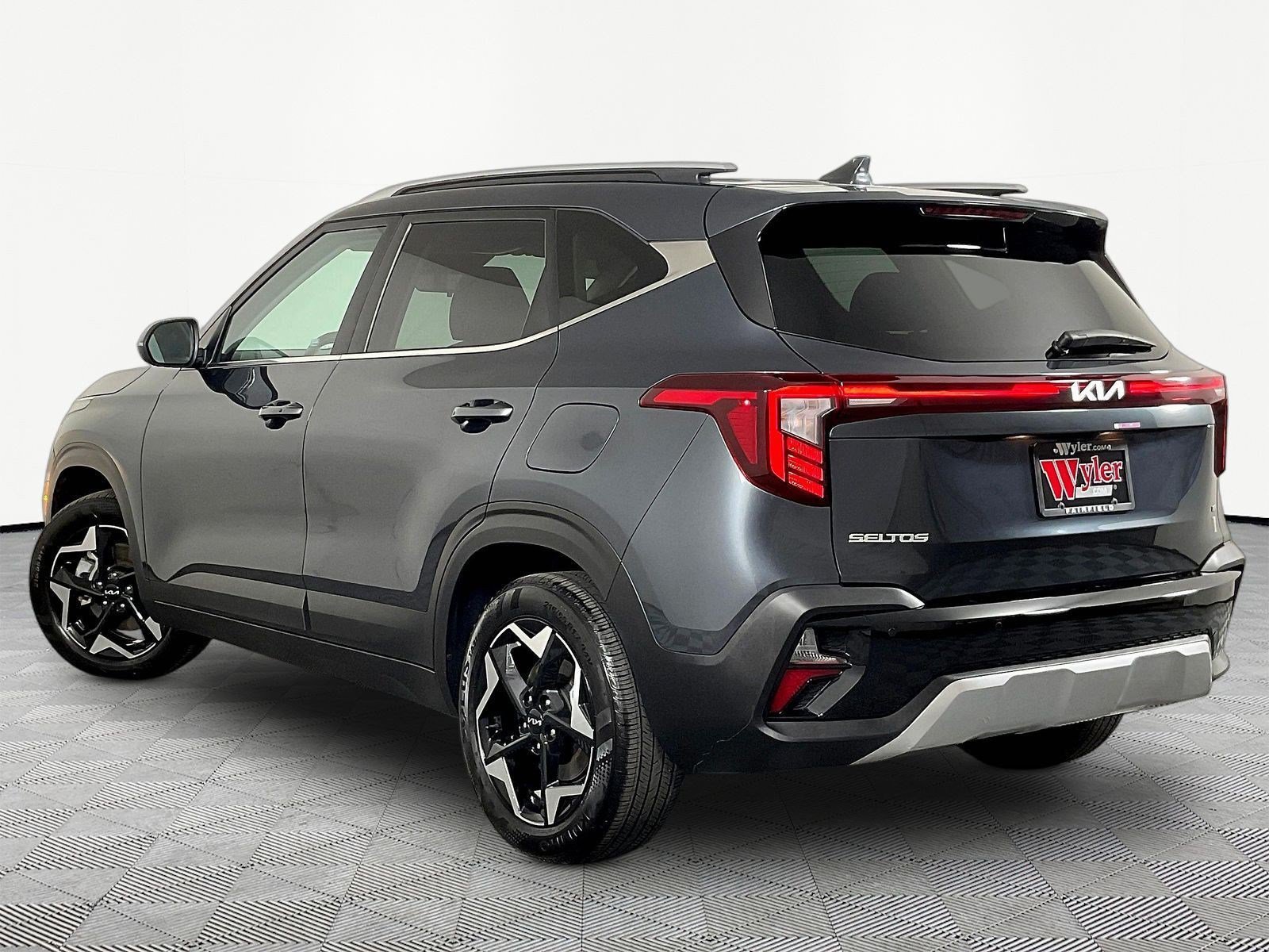 Used 2025 Kia Seltos EX AWD/4WD image 4