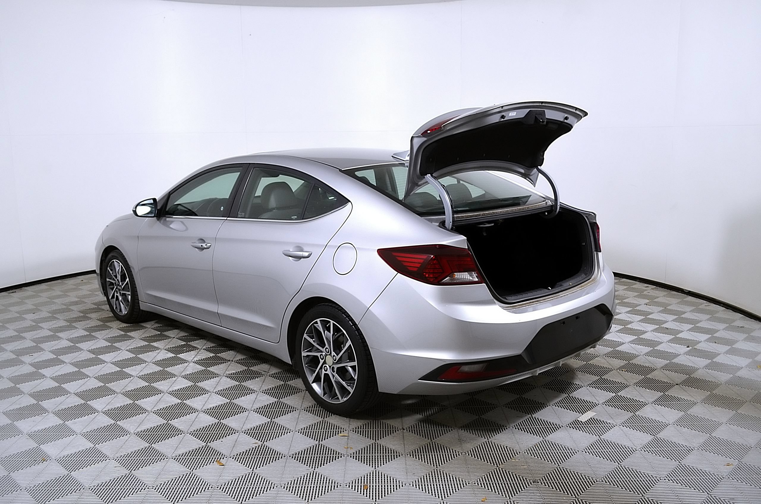 Used 2020 Hyundai Elantra Limited w/ Ultimate Package 03 FWD image 10