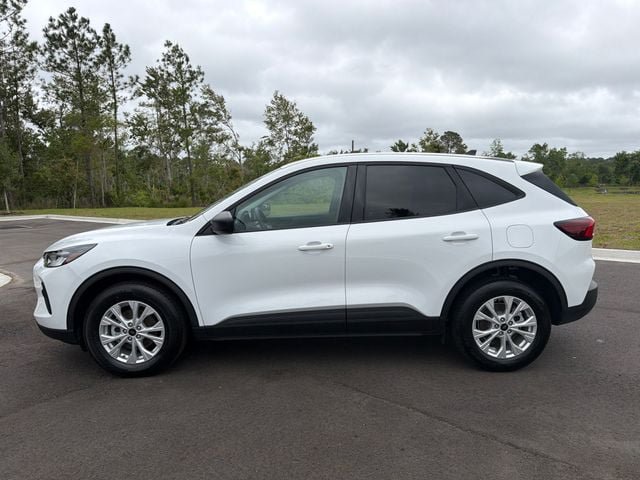 Used 2025 Ford Escape Active AWD/4WD image 2